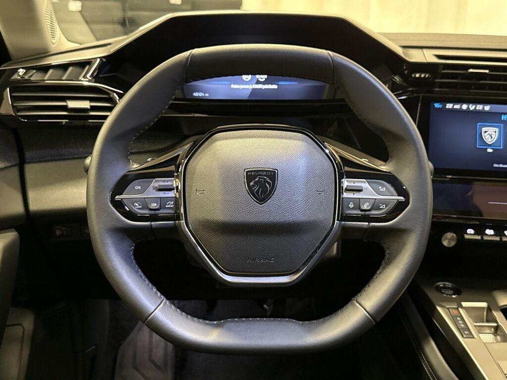 Peugeot 408 2024 Punainen