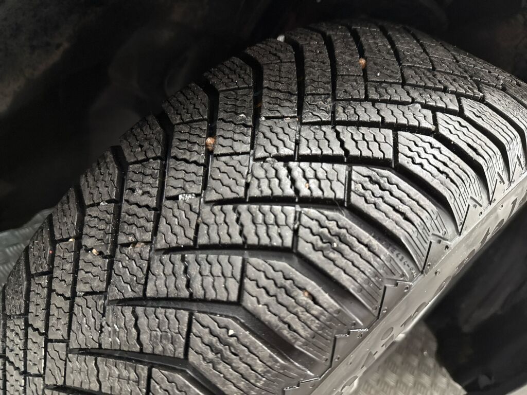 Peugeot 408 2024 Punainen