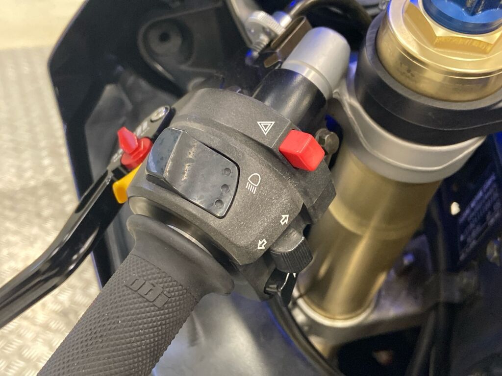 Suzuki GSX-R 2004 Monivär.