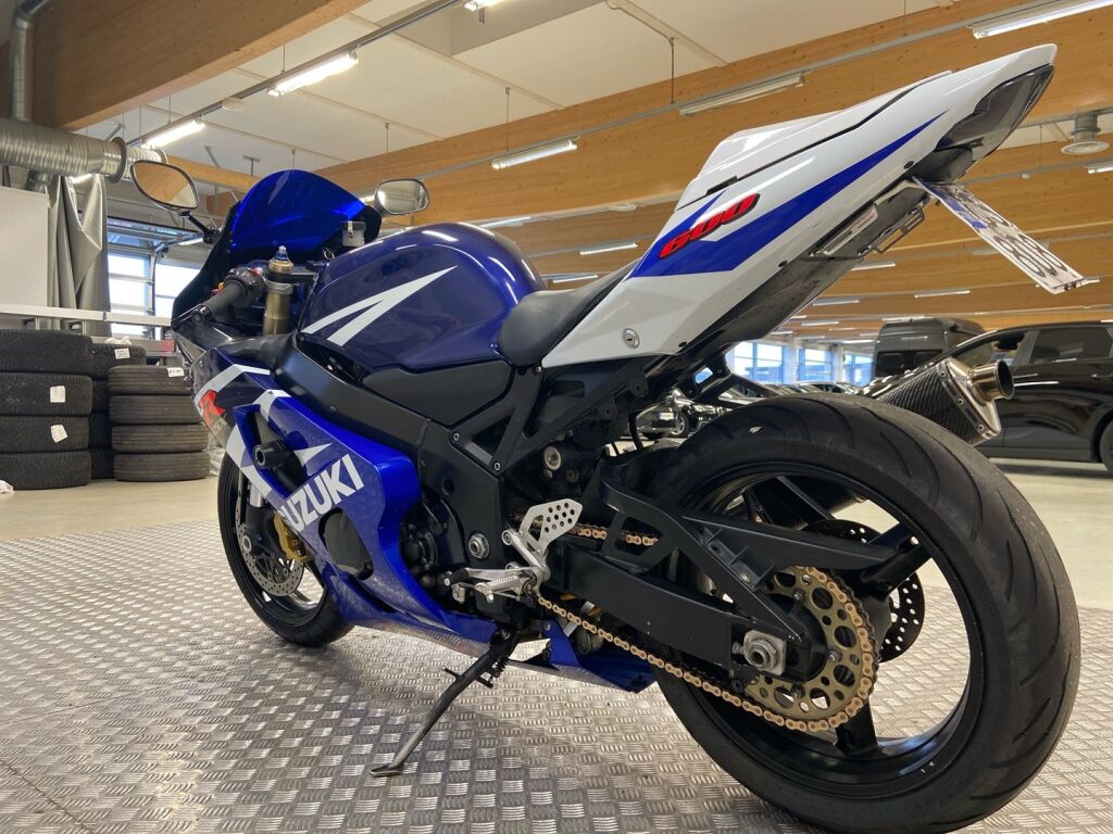 Suzuki GSX-R 2004 Monivär.