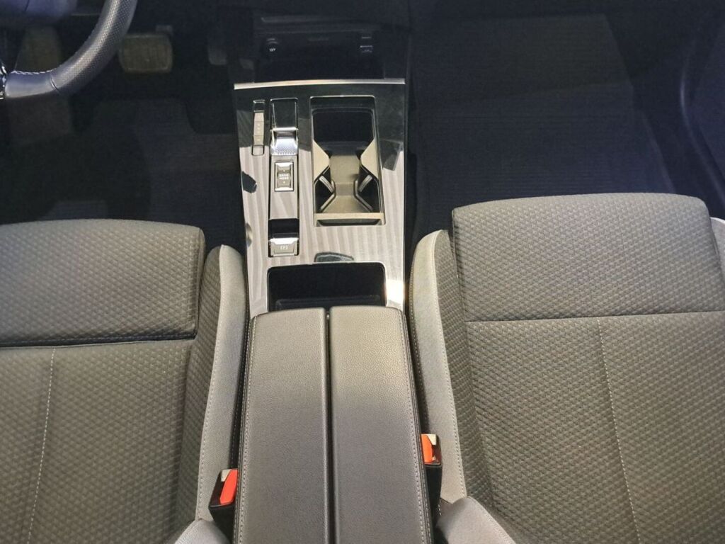 Opel Astra 2024 Valkoinen