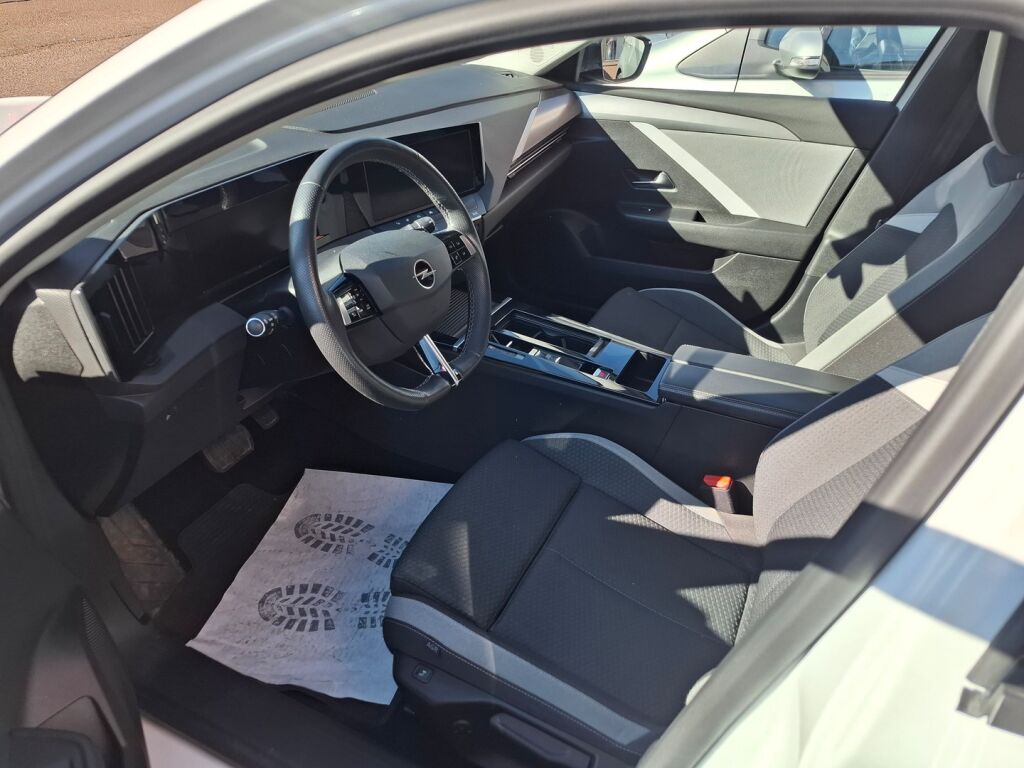 Opel Astra 2024 Valkoinen