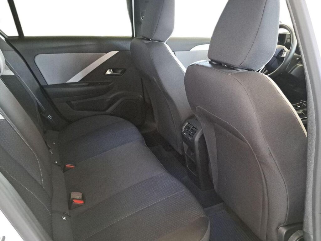 Opel Astra 2024 Valkoinen