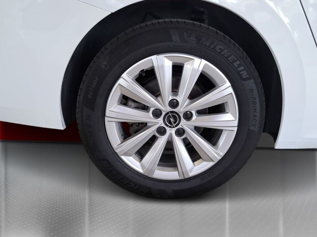 Opel Astra 2024 Valkoinen