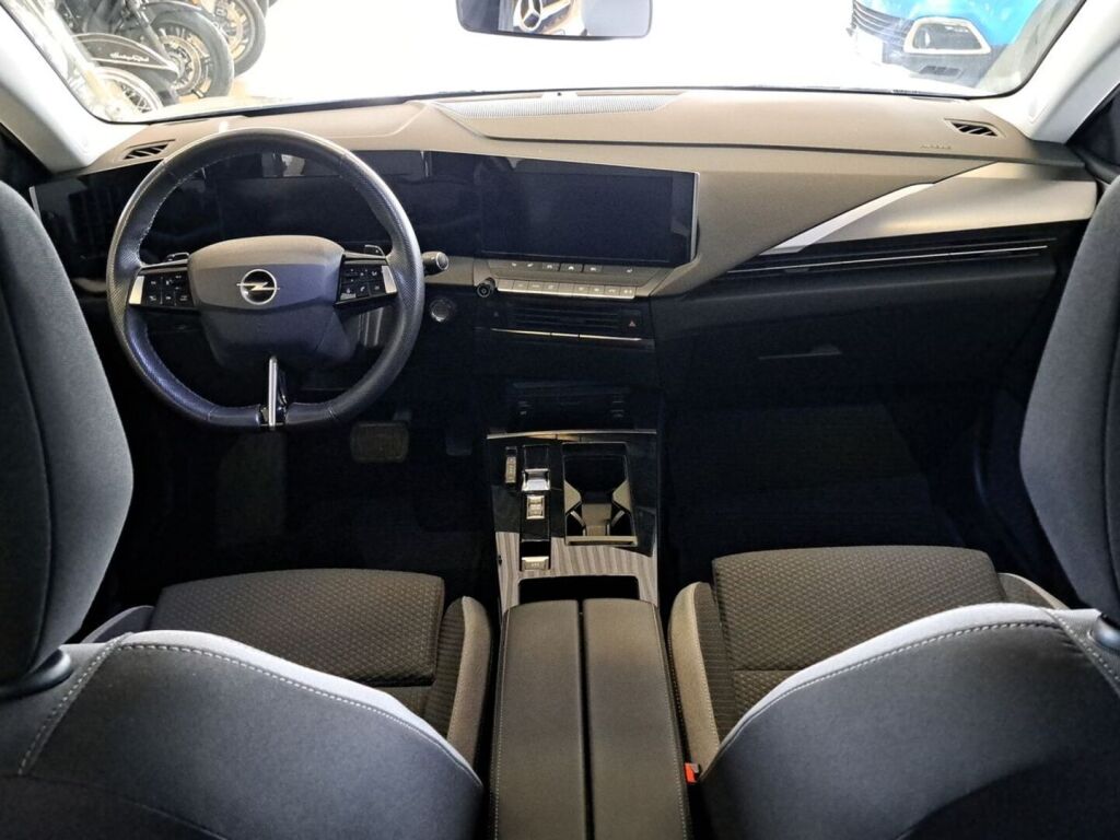 Opel Astra 2024 Valkoinen