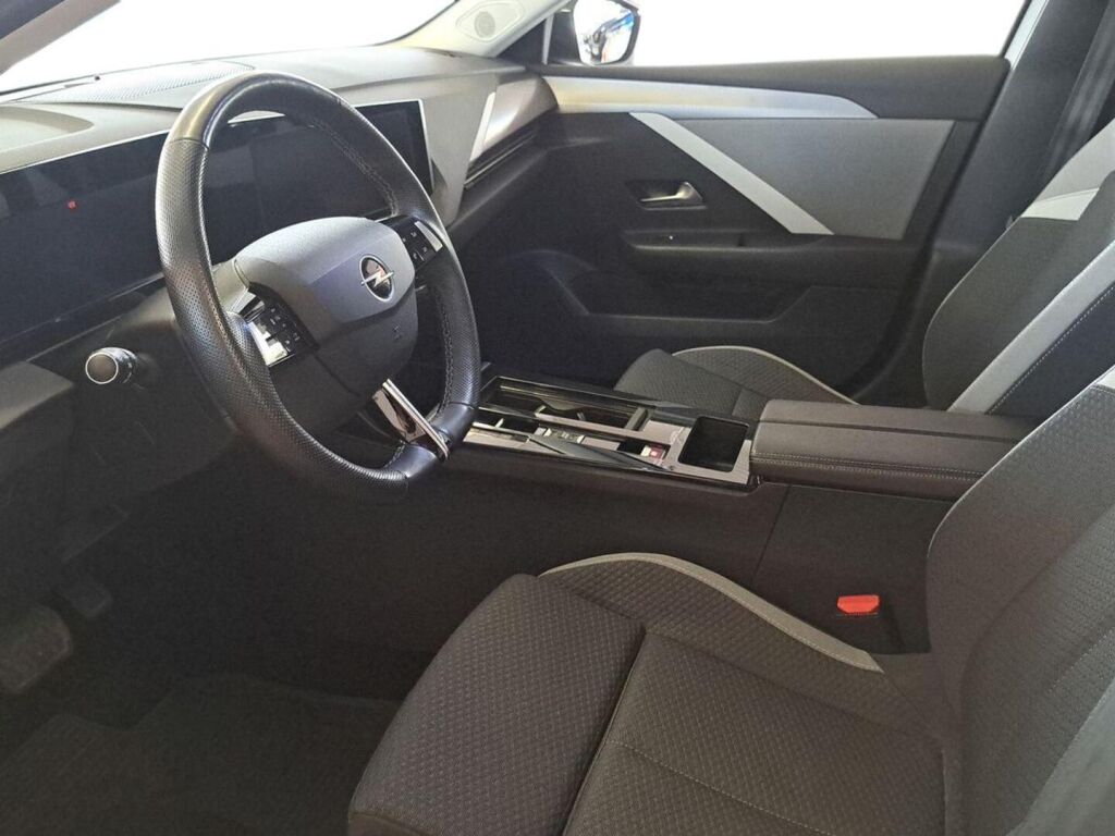 Opel Astra 2024 Valkoinen