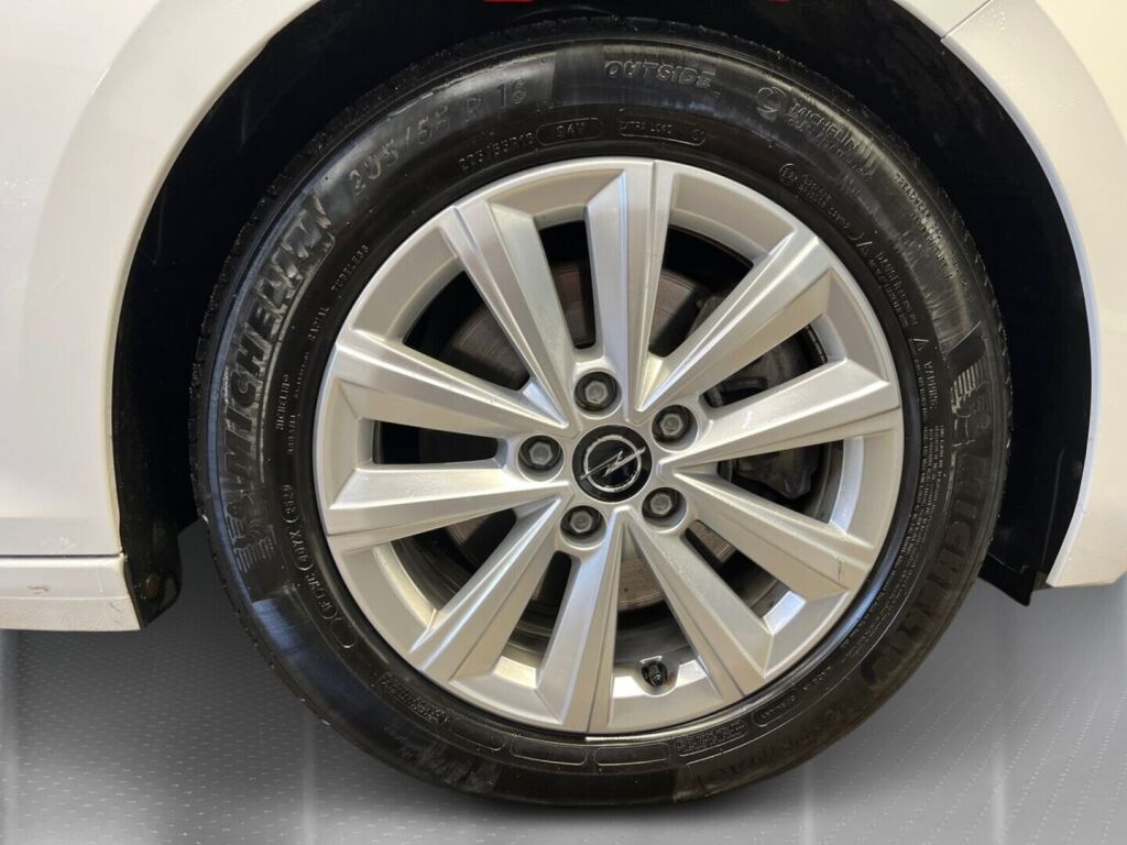 Opel Astra 2024 Valkoinen