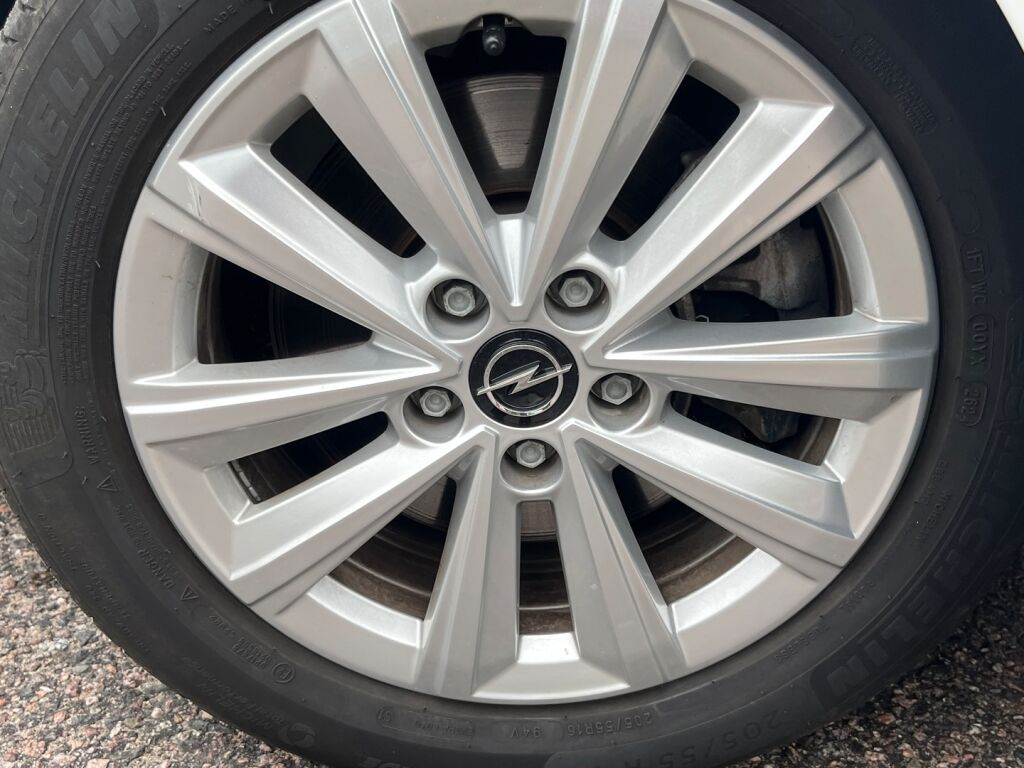 Opel Astra 2024 Valkoinen