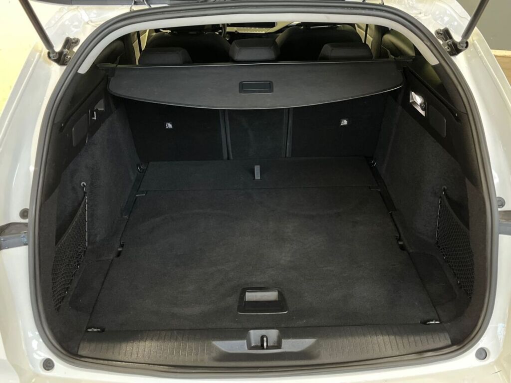 Opel Astra 2024 Valkoinen