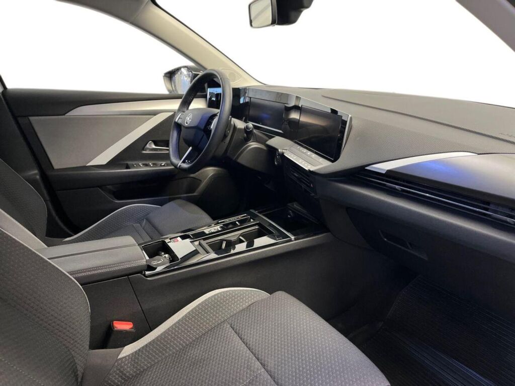Opel Astra 2024 Valkoinen