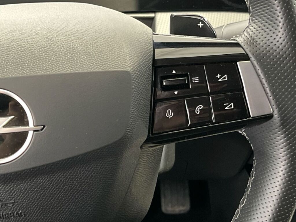 Opel Astra 2024 Valkoinen