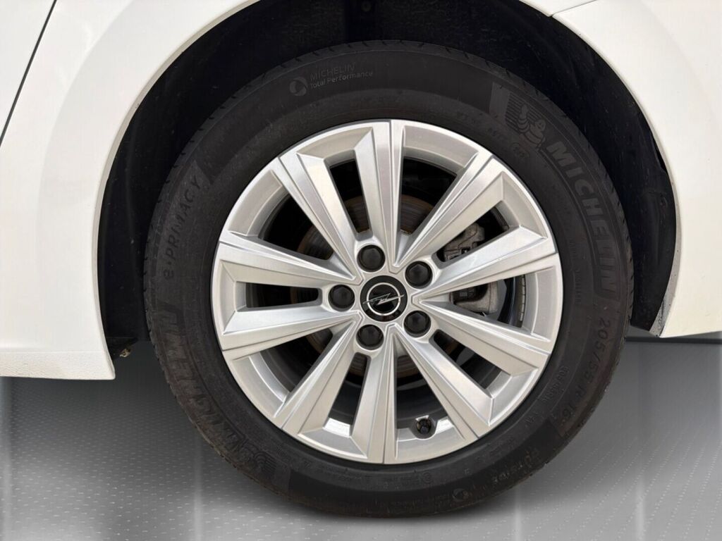 Opel Astra 2024 Valkoinen