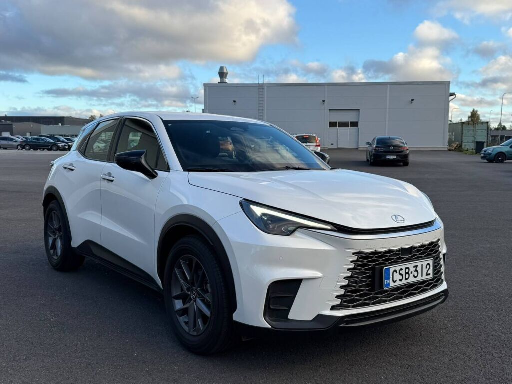 Lexus LBX 2025 Valkoinen