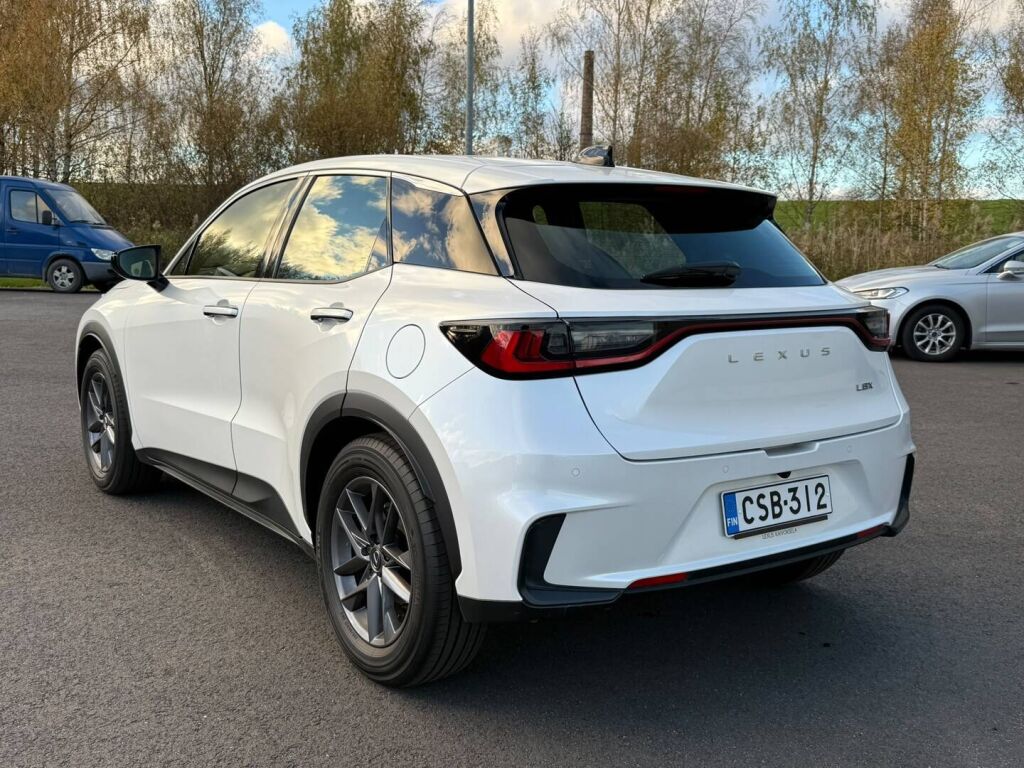 Lexus LBX 2025 Valkoinen