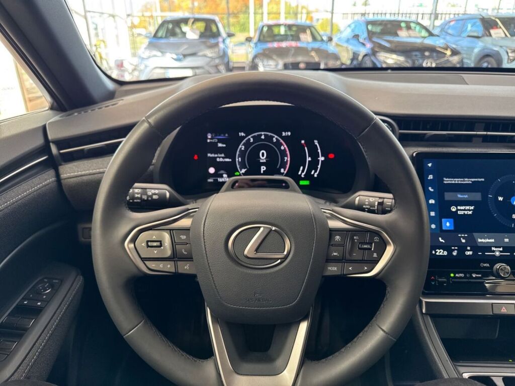 Lexus LBX 2024 Punainen
