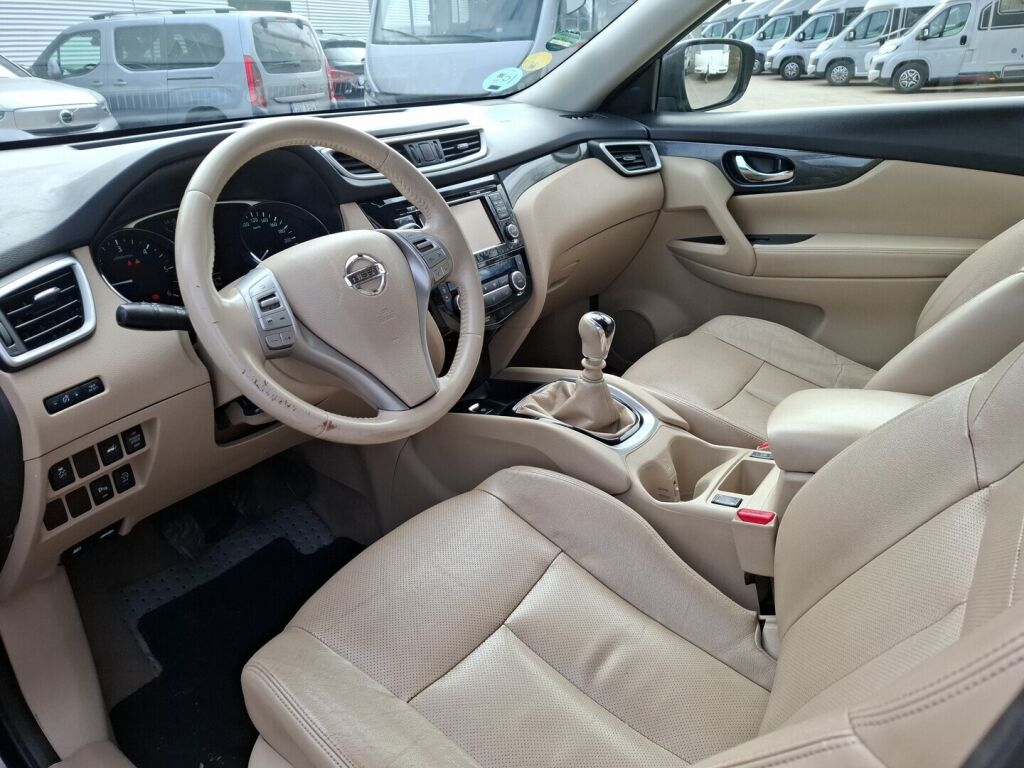Nissan X-Trail 2016 Musta