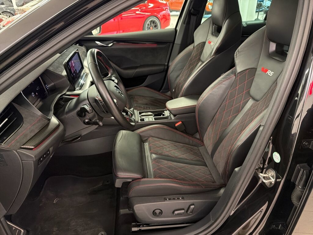 Skoda Octavia 2021 Musta