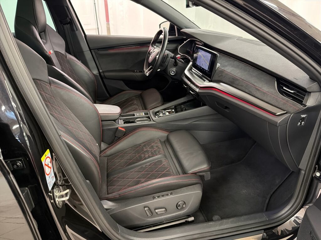 Skoda Octavia 2021 Musta