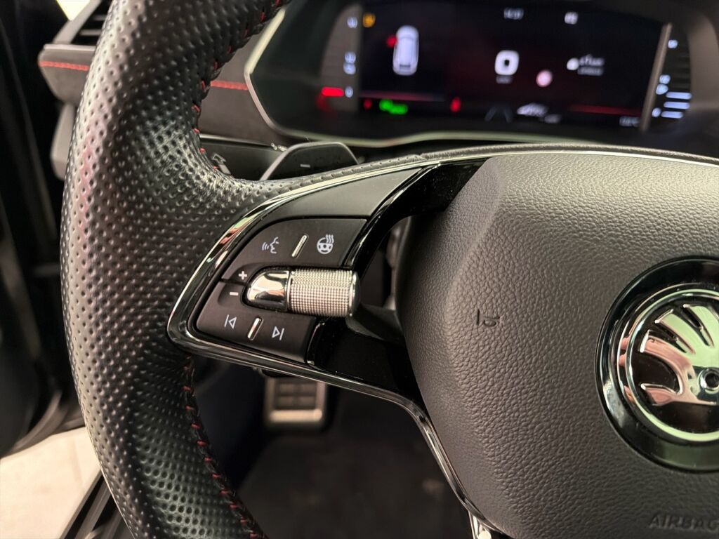 Skoda Octavia 2021 Musta