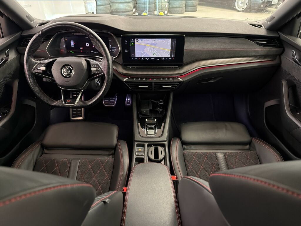 Skoda Octavia 2021 Musta