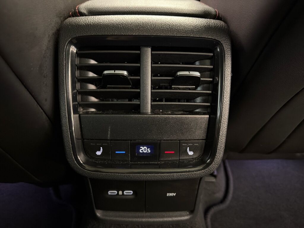 Skoda Octavia 2021 Musta