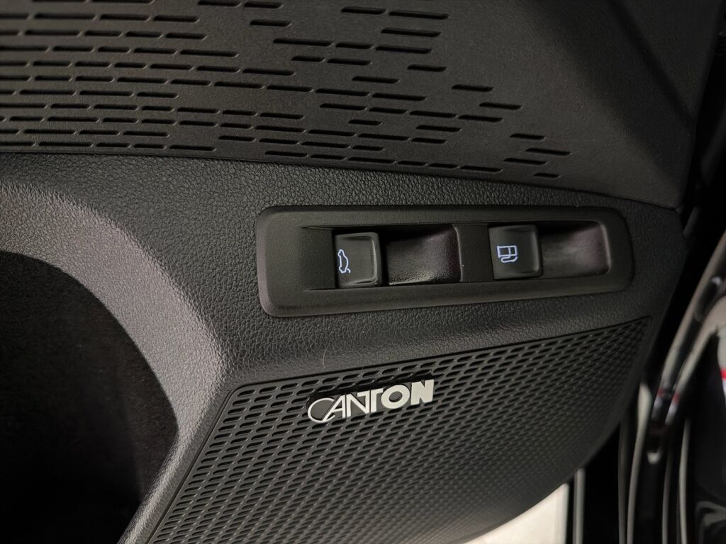 Skoda Octavia 2021 Musta