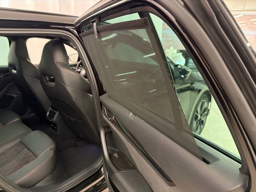 Skoda Octavia 2021 Musta