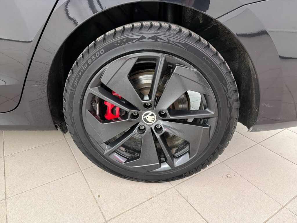 Skoda Octavia 2021 Musta