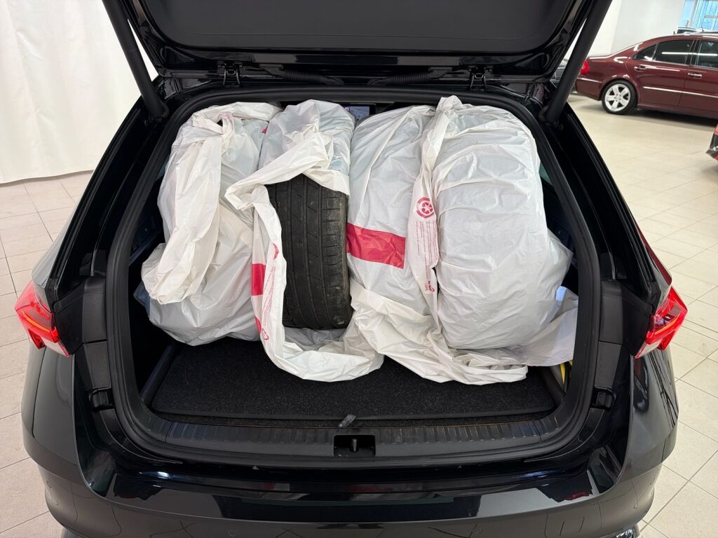 Skoda Octavia 2021 Musta