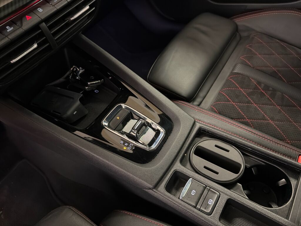 Skoda Octavia 2021 Musta