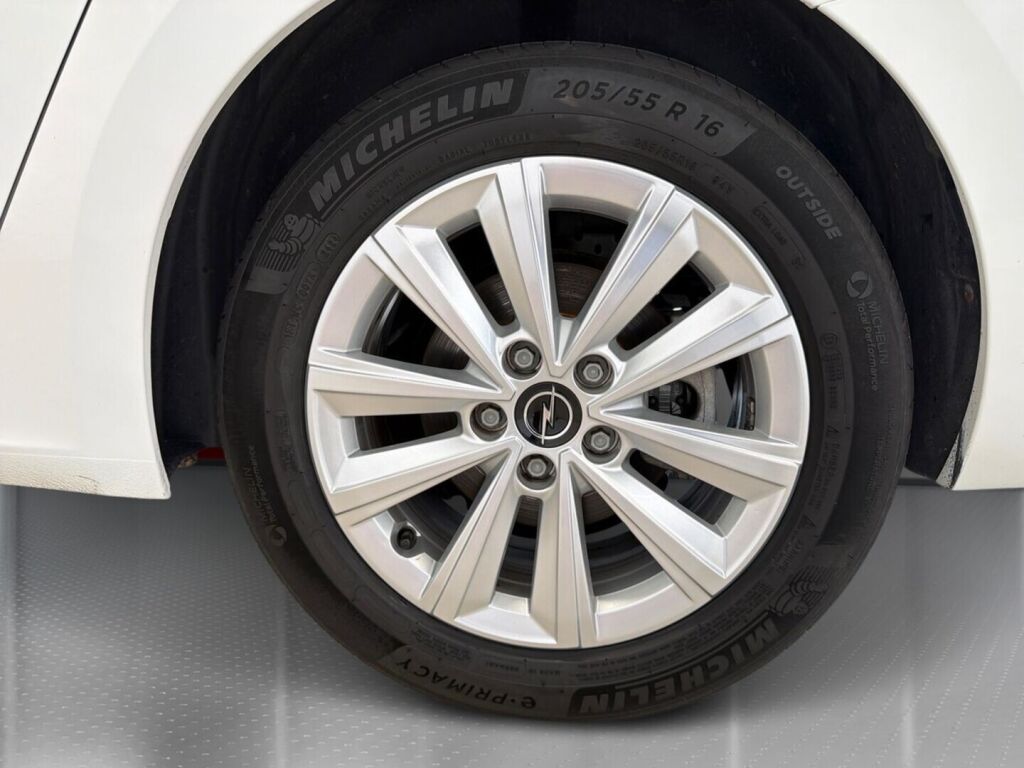 Opel Astra 2024 Valkoinen
