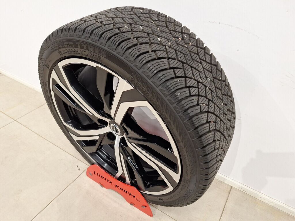 Volvo V60 2025 Musta