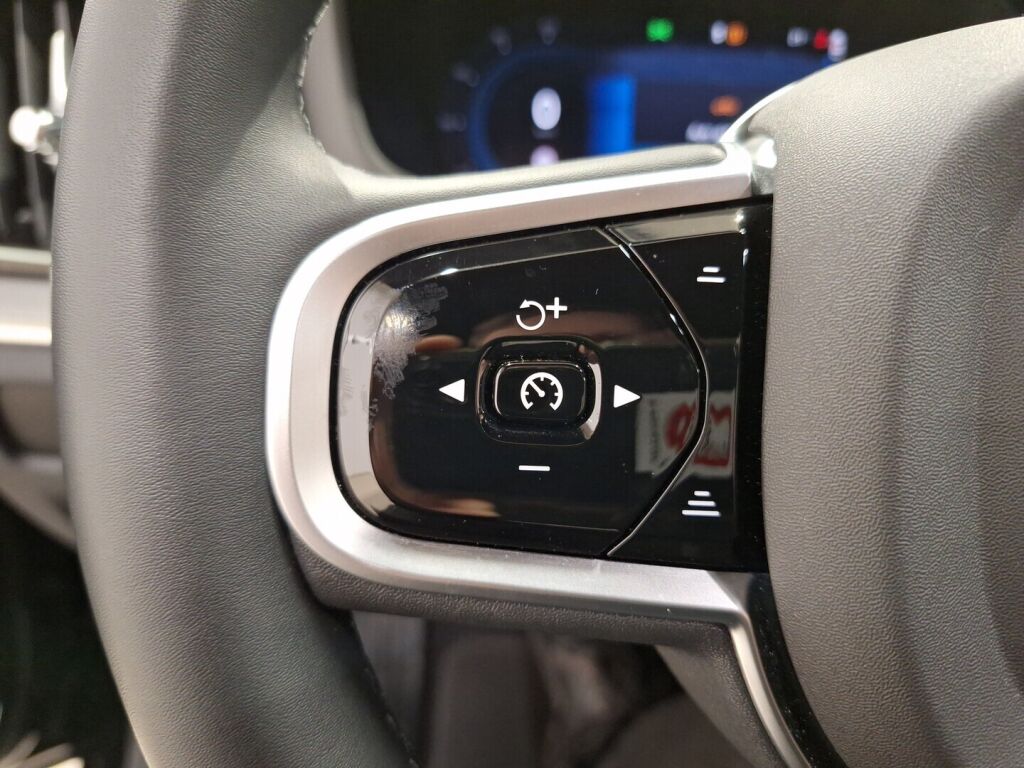 Volvo V60 2025 Musta