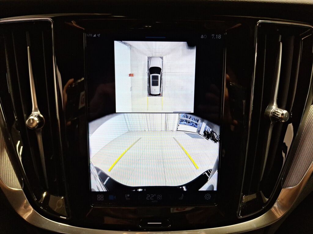 Volvo V60 2025 Musta