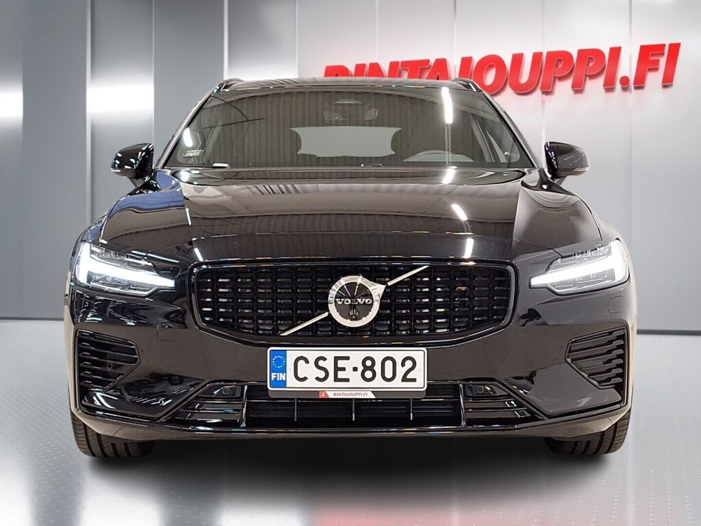 Volvo V60 2025 Musta