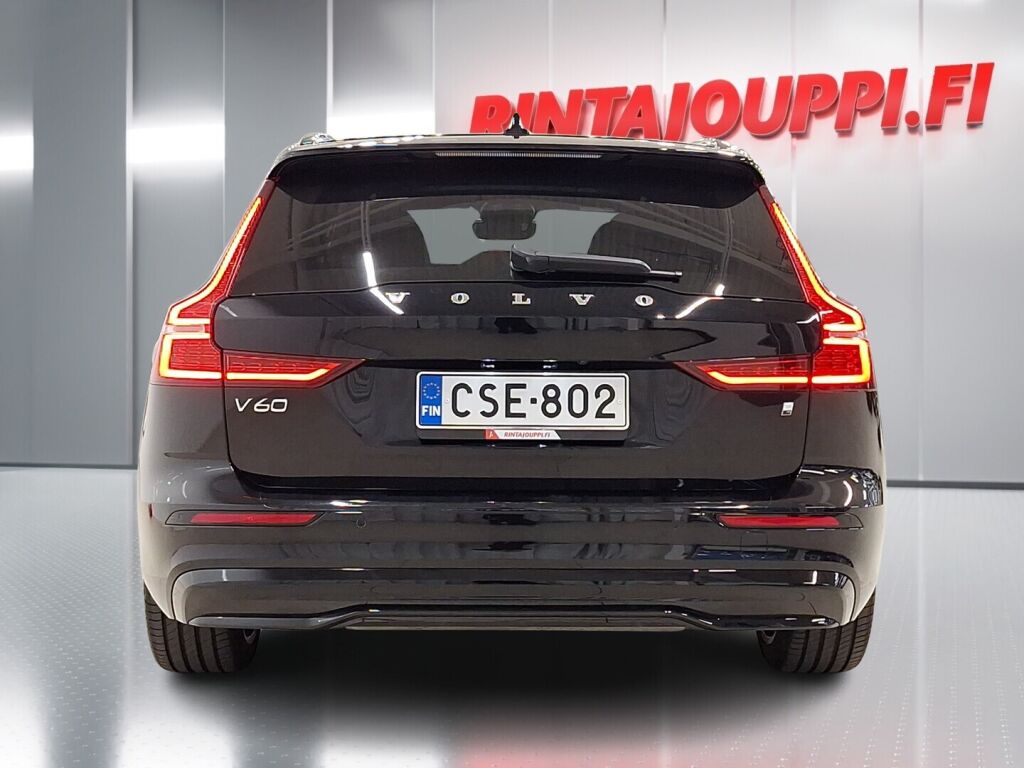 Volvo V60 2025 Musta