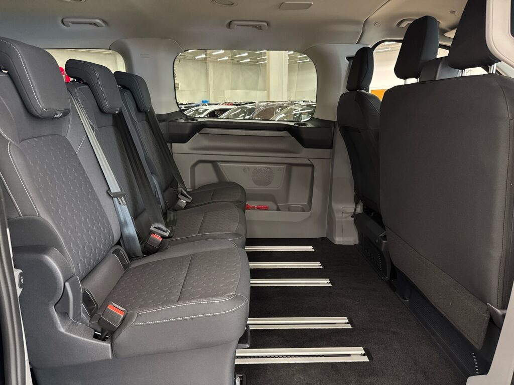 Ford Tourneo Custom 2026 Musta