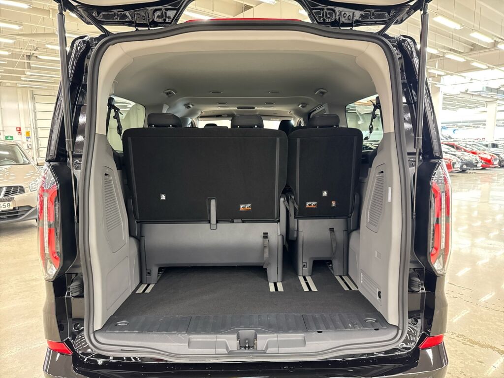 Ford Tourneo Custom 2026 Musta