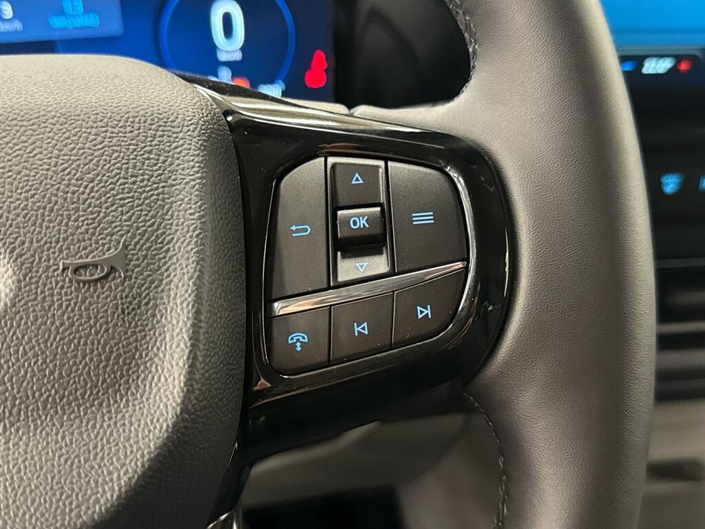 Ford Tourneo Custom 2026 Musta