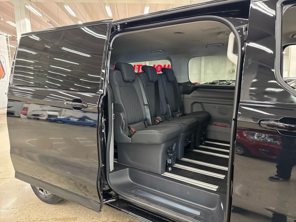 Ford Tourneo Custom 2026 Musta