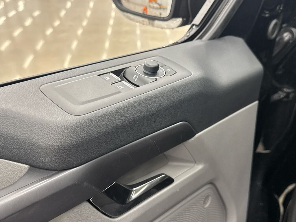 Ford Tourneo Custom 2026 Musta