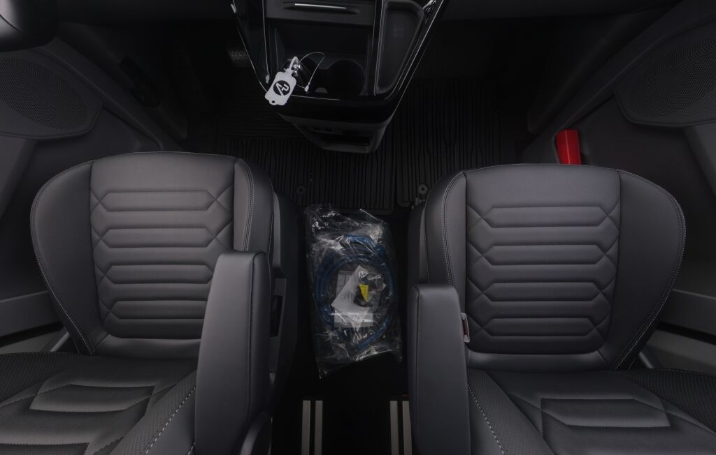 Ford Tourneo Custom 2025 Punainen