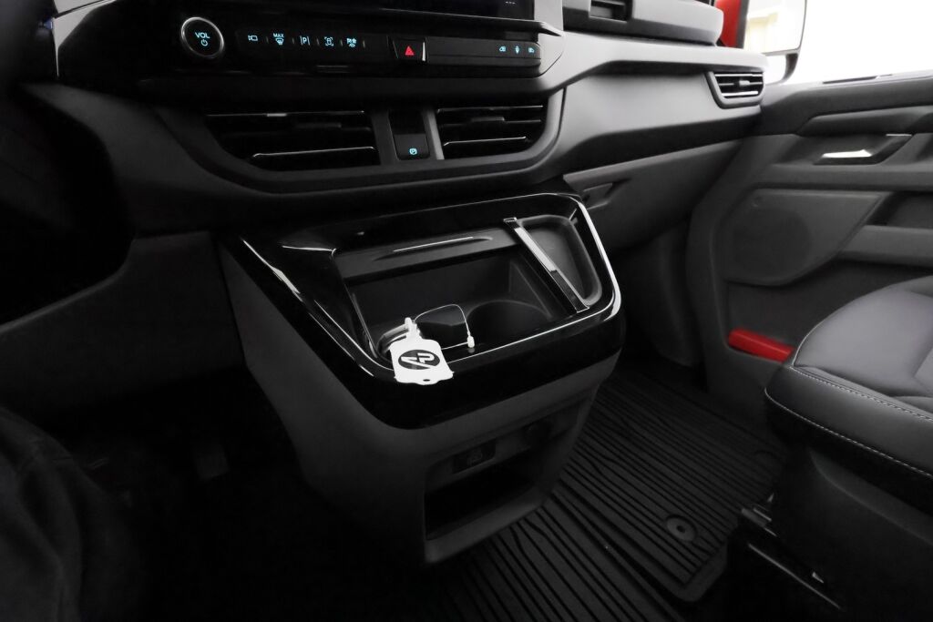 Ford Tourneo Custom 2025 Punainen