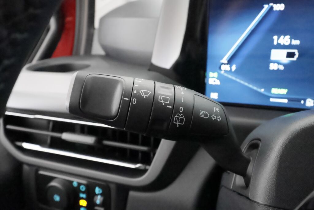 Ford Tourneo Custom 2025 Punainen