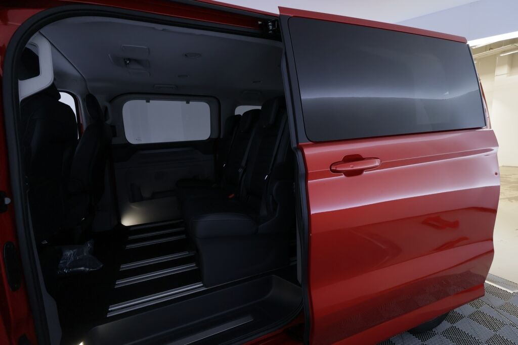 Ford Tourneo Custom 2025 Punainen