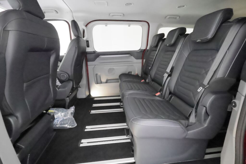 Ford Tourneo Custom 2025 Punainen