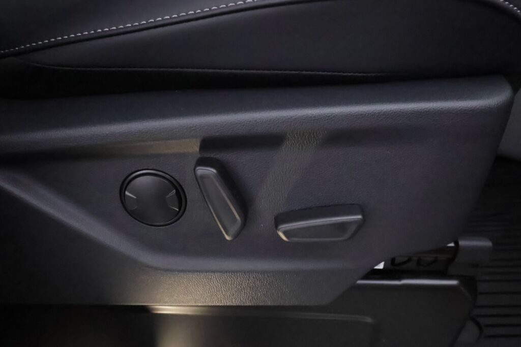 Ford Tourneo Custom 2025 Punainen