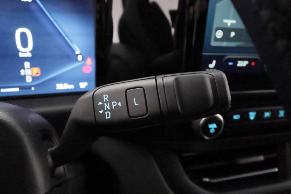 Ford Tourneo Custom 2025 Punainen