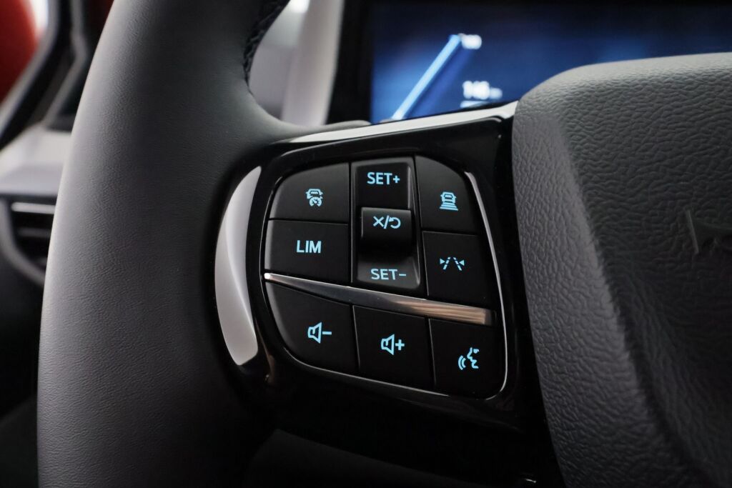 Ford Tourneo Custom 2025 Punainen