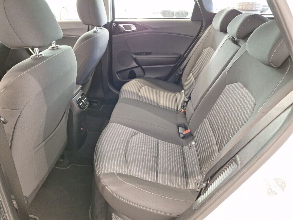 Kia Ceed 2024 Valkoinen